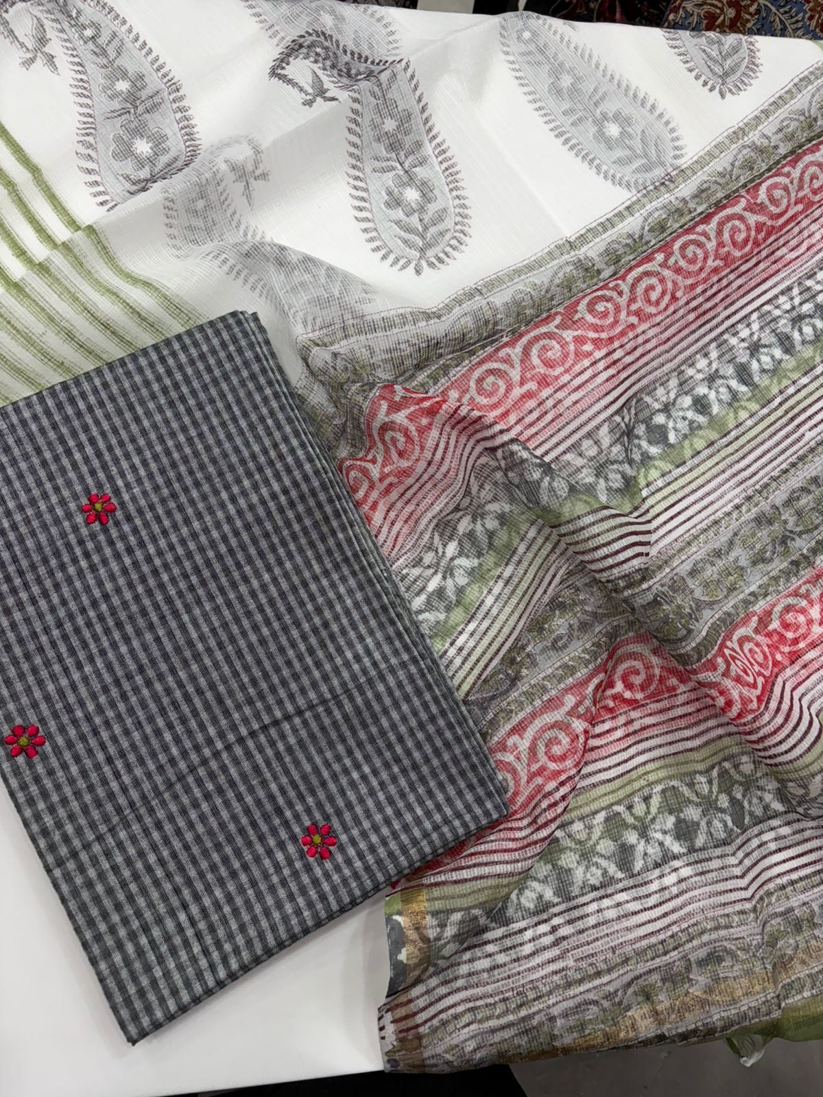 EMBROIDERY HANDLOOM TOP X KOTA PRINTED DUPATTA
