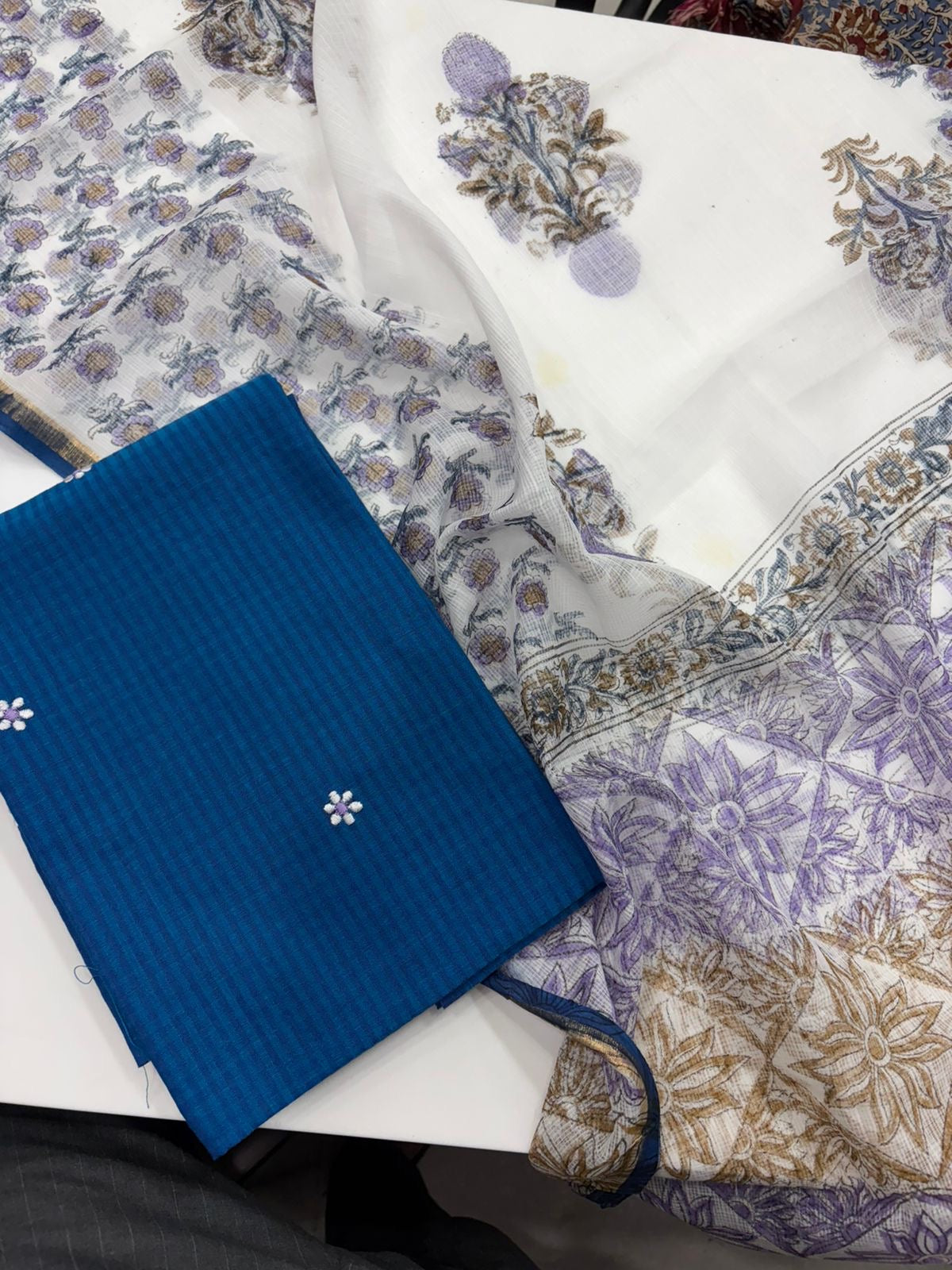 EMBROIDERY HANDLOOM TOP X KOTA PRINTED DUPATTA